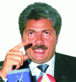 "Izolaţi-l pe Băsescu, domnilor!" "Izolaţi-l pe Băsescu, domnilor!"